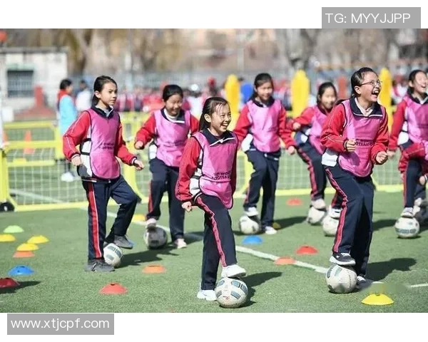 追寻绿茵场上的梦想与热情中国女孩与足球明星的浪漫故事
